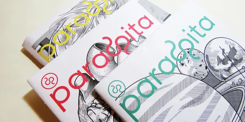 Three folded booklets stacked diagonally, each with a “parasita” logo in different colors (yellow, pink, teal) where the “s” and “i” form a wave, accompanied by black-and-white illustrations.